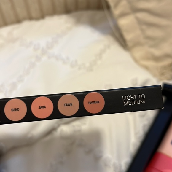 Anastasia Beverly Hills Makeup Nwt Anastasia Beverly Hills Light To